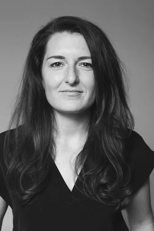 Portrait Frontalaufnahme von Julia Dolderer